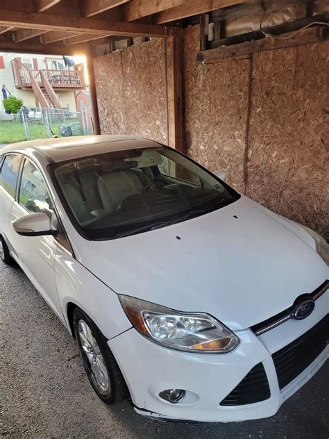 2012 Ford Focus Titanium 4dr Hatchback .